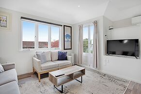 Summerside Loft with Air-con