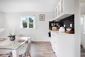 Summerside Loft with Air-con