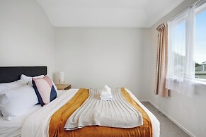 Summerside Loft with Air-con