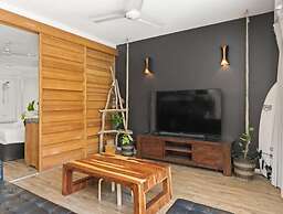 Casuarina Apartment 200m from the Beach