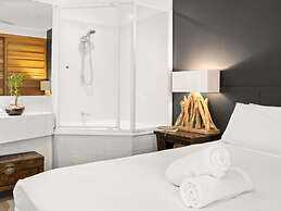 Casuarina Apartment 200m from the Beach