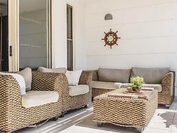 Casuarina Apartment 200m from the Beach