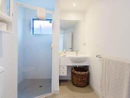 Casuarina Apartment 200m from the Beach