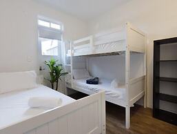 Casuarina Apartment 200m from the Beach