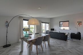 Beachside Apartment With Balcony