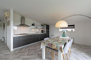 Beachside Apartment With Balcony