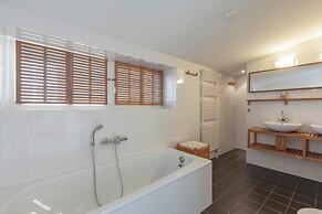 Beachside Apartment With Balcony