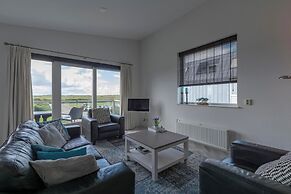 Beachside Apartment With Balcony