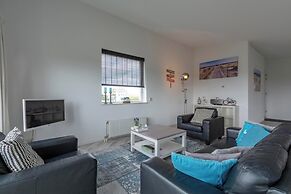 Beachside Apartment With Balcony