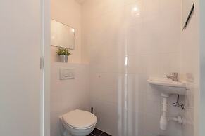 Beachside Apartment With Balcony