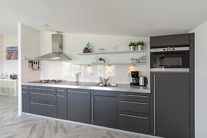 Beachside Apartment With Balcony