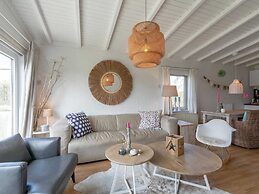 Modern Bungalow Close to the Beach