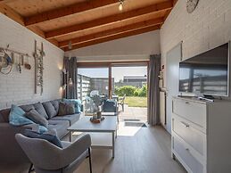 Modern Bungalow Close to the Beach