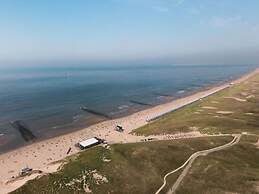 a Nice Holiday by the sea With Family