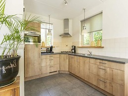 Detached 6 Pers Holiday Home