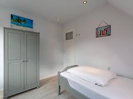 Klaproos, Holiday Home