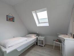 Klaproos, Holiday Home