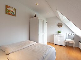 Klaproos, Holiday Home