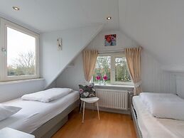 Klaproos, Holiday Home