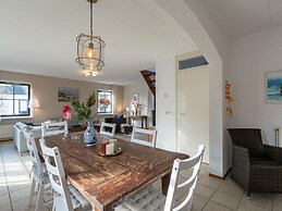 Beautifully Situated Luxury Villa on the Water