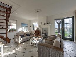 Beautifully Situated Luxury Villa on the Water