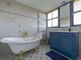 Beautifully Situated Luxury Villa on the Water