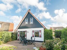 Beautifully Situated Luxury Villa on the Water