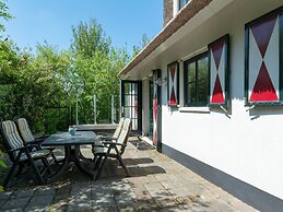 Beautifully Situated Luxury Villa on the Water