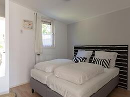 Detached Holiday Bungalow With Garden