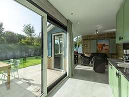 Detached Holiday Bungalow With Garden