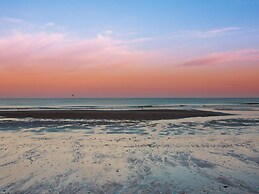 Detached Holiday Bungalow With Garden