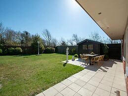 Detached Holiday Bungalow With Garden