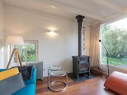 Holiday Apartment Opposite the Beach