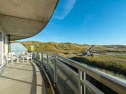 Holiday Apartment Opposite the Beach