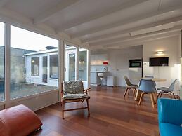 Holiday Apartment Opposite the Beach