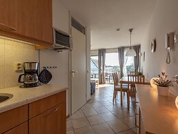 Holiday Apartment Opposite the Beach