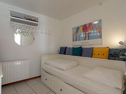 Holiday Apartment Opposite the Beach