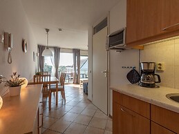 Holiday Apartment Opposite the Beach