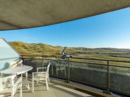 Holiday Apartment Opposite the Beach