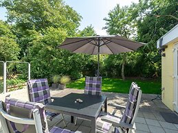 Cozy Holiday Home With Garden