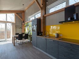 Cozy Holiday Home With Garden