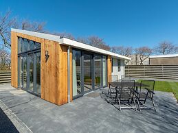 Cozy Holiday Home With Garden