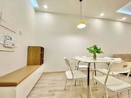 Modern Apartment - Garden Gate