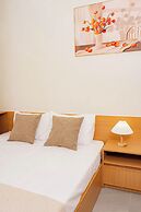 Modern Apartment - Garden Gate