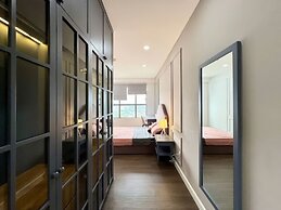 The Sun Avenue - Lalaland & Chill Sky Pool