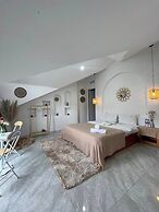 Gin House DL - by Bay Luxury