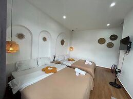 Gin House DL - by Bay Luxury