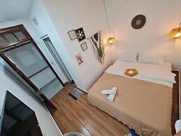 Gin House DL - by Bay Luxury