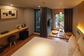 Shinchon Mayven Hotel