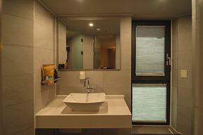 Shinchon Mayven Hotel